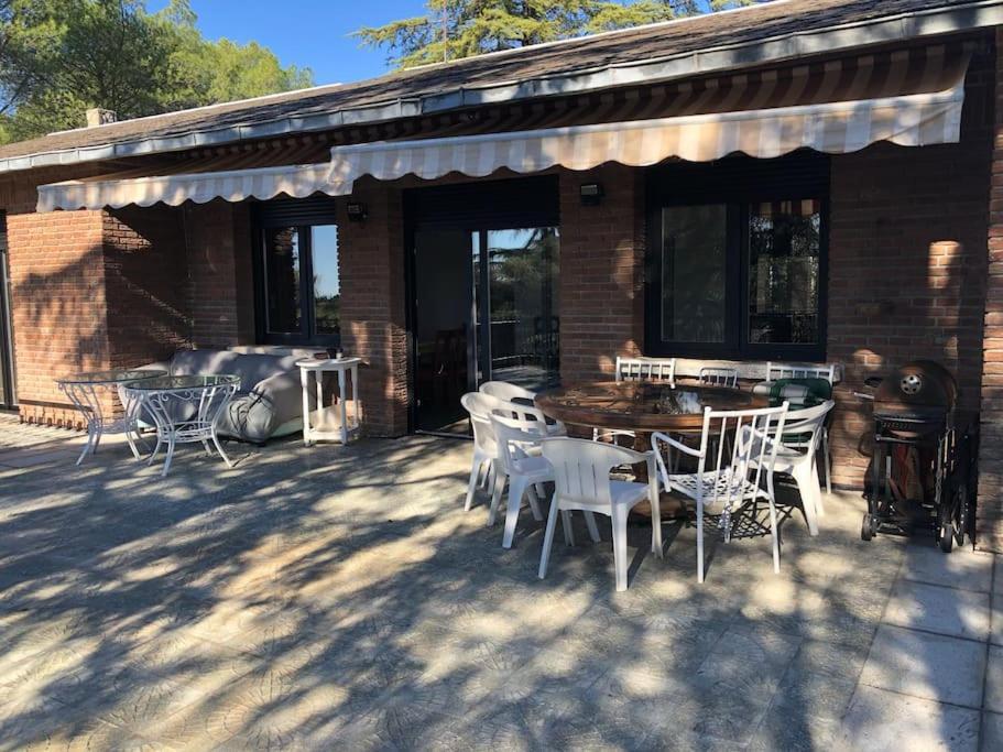 Villa Rana, Con Amplio Jardin, Barbacoa Y Piscina Valdemorillo Kültér fotó