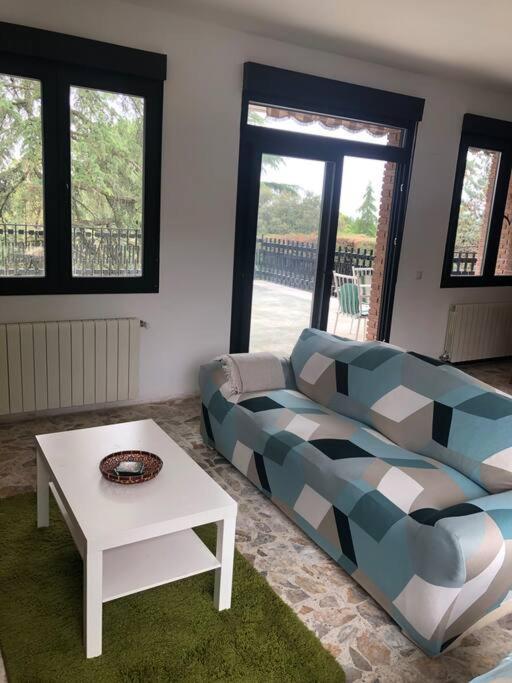 Villa Rana, Con Amplio Jardin, Barbacoa Y Piscina Valdemorillo Kültér fotó